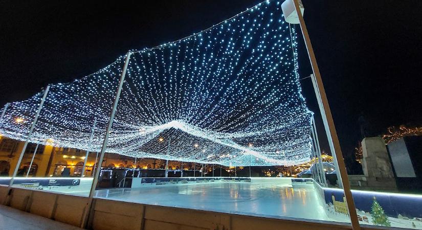 Európa legszebb karácsonyi korcsolyapályája lett 2025-ben a debreceni jégpálya