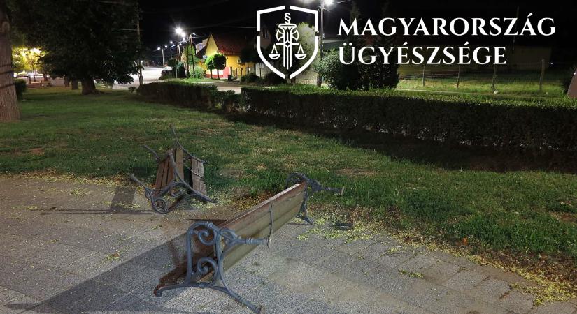 Padot, kukát borogatott