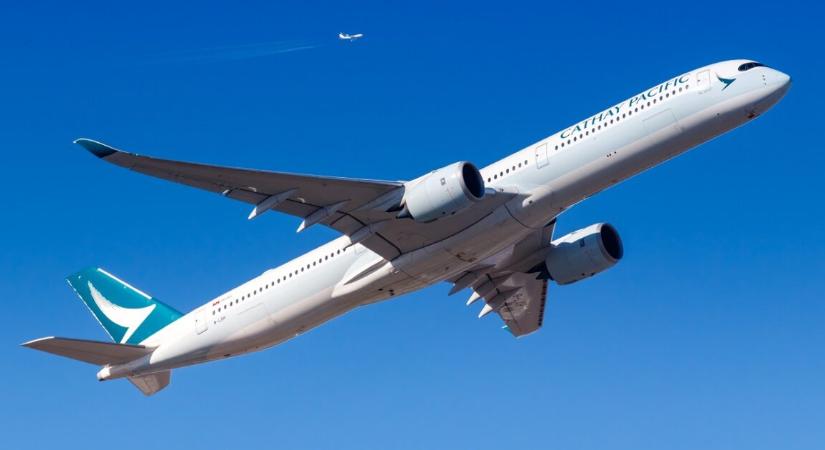 Súlyos helyzet a levegőben – repülés közben próbált kinyitni az utas egy ajtót