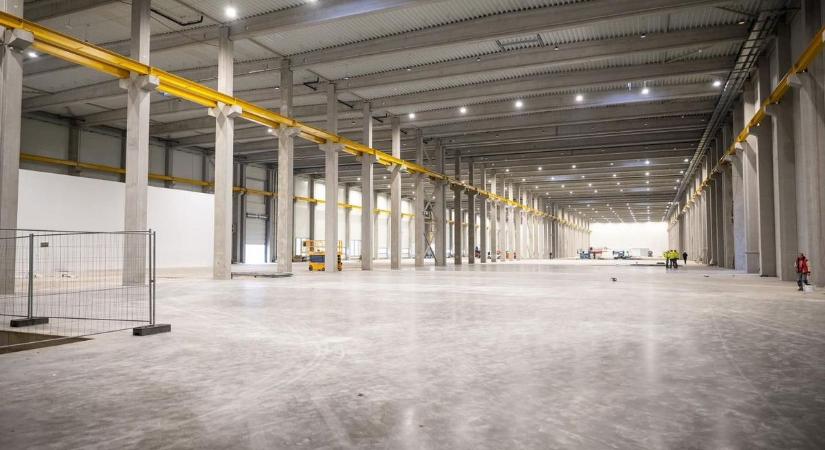 Mindjárt kész Magyarország következő kínai autóipari gyára, a Tesla és a Volvo alig tudja kivárni: azonnal több száz munkást vesznek fel - friss fotók az építkezésről