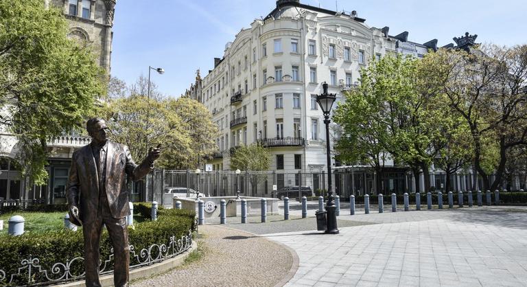 Közleményt adott ki a budapesti amerikai nagykövetség, 10 millió dollárt ajánlanak információkért