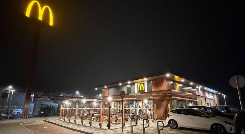 Új McDonald's nyílt Fejérben (helyszíni fotók)
