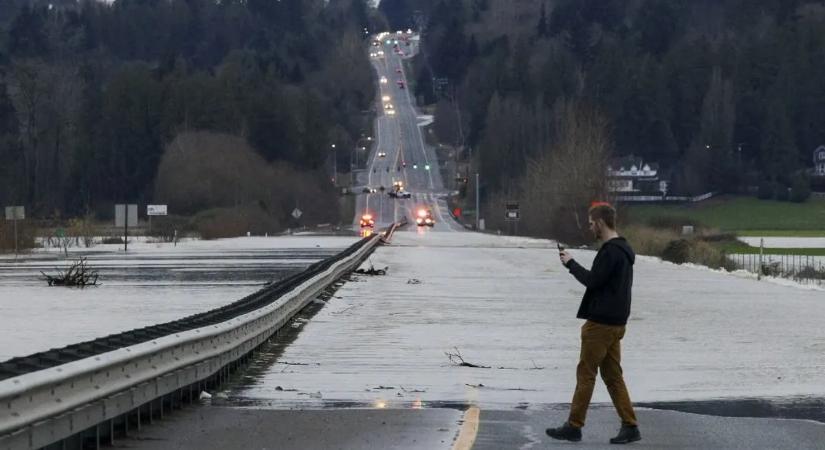 Amerikában egyre súlyosabb következményei vannak a heves esőzéseknek