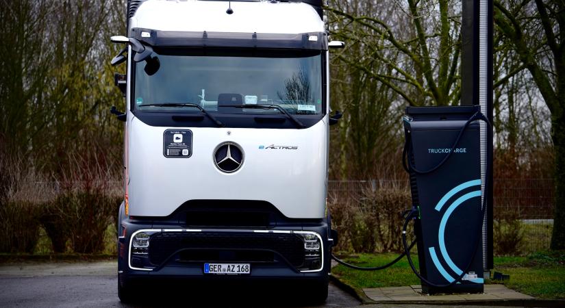 Együtt könnyebb: töltőmegosztó szolgáltatást indít a Daimler Truck