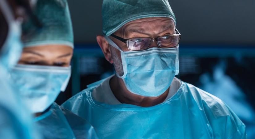 Orvosi csoda – több mint 10 kilós daganat mögött rejtőzött egy majdnem teljesen kihordott kisfiú