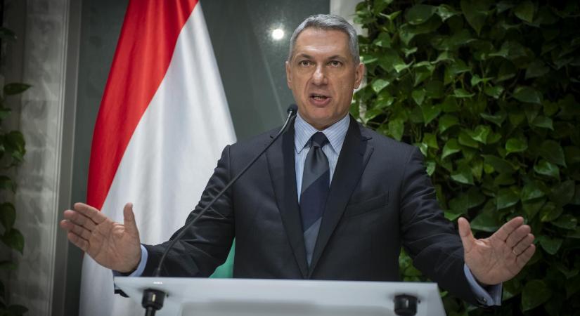 Lázár János: Azt írták le az amerikaiak, hogy az Európai Unió egy nagy kalap szar