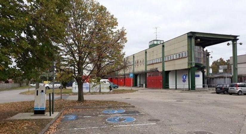 Brutálisan összevertek egy férfit a tatabányai állomáson, három férfi ellen emeltek vádat