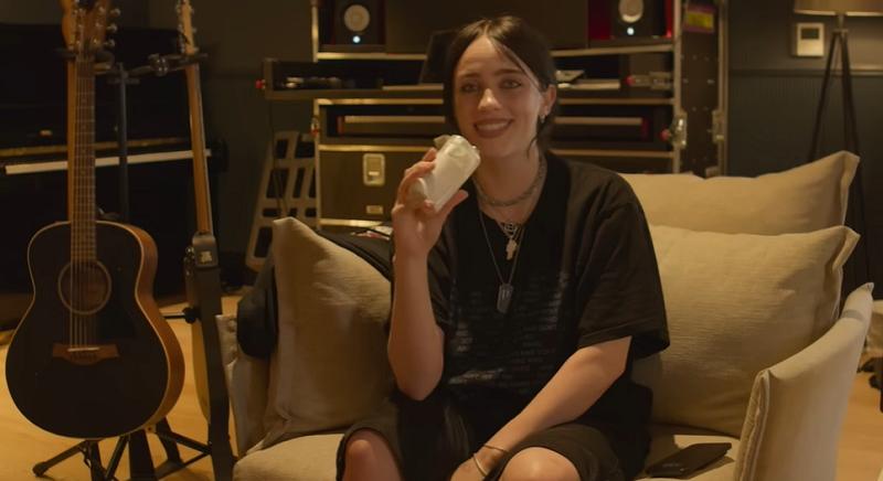 Jön Billie Eilish koncertfilmje, James Cameron rendezésében – itt az előzetes