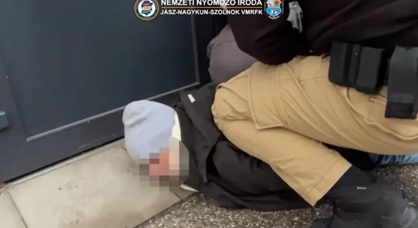 Rendőrségi fejvadászok fogtak el egy körözött szexuális ragadozót