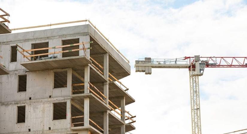 Az egy évvel korábbinál 9,7 százalékkal nagyobb, az előző hónaphoz képest 1,9 százalékkal kisebb volt az építőipari termelés volumene