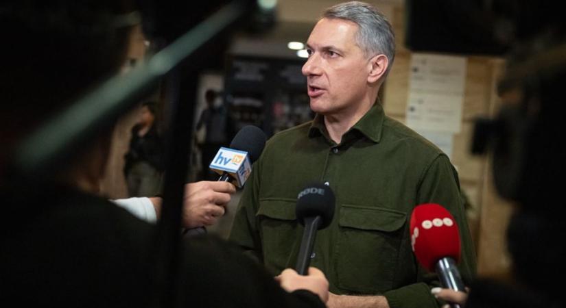 Alumíniumból készült vonatokat venne Lázár