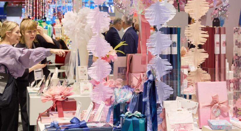 Creativeworld trendek 2026-ban: a finom vonalaktól a színek extázisáig