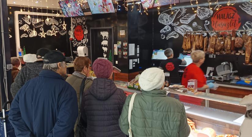 A karácsony előtti roham elérte a Vásárcsarnokot is