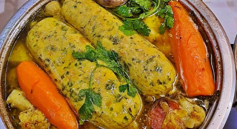 A karácsony titkos sztárja: így készül a nagymama zseniális aranyleves-galuskája, amit mindenki imád