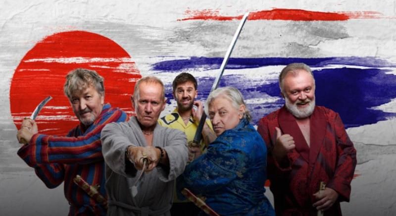 Most végre kiderül, hogy forgatják fel a Távol-Keletet a magyar színészek, avagy itt nézhető a Jobb később, mint soha