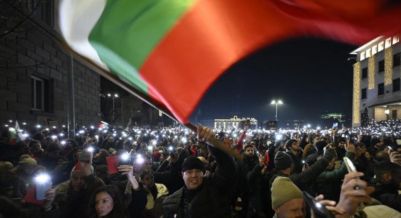 Négy év alatt a hetedik kormányfő bukott meg Bulgáriában, erősödhet az oroszbarát államfő