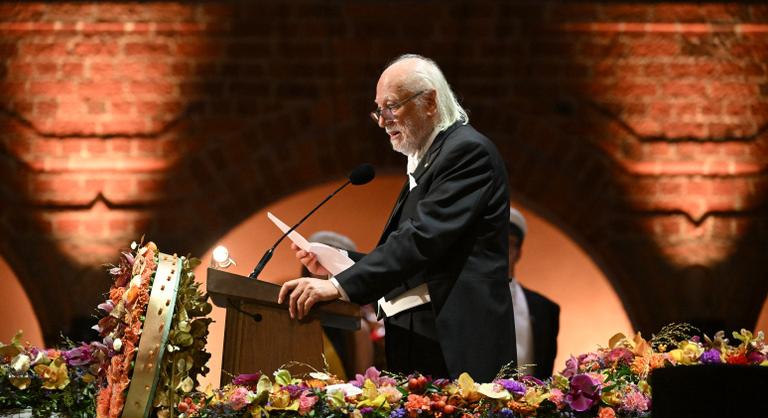 Mutatjuk, kiknek mondott köszönetet Krasznahorkai László