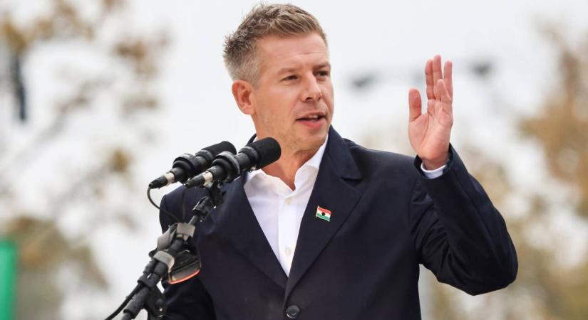 Csak pletyka volt a szakítás: boldogan pózol barátnőjével Magyar Péter