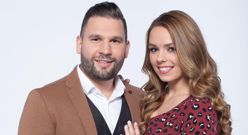 Kéz a kézben sétált a naplementébe Rácz Jenő és kislánya - Fotó