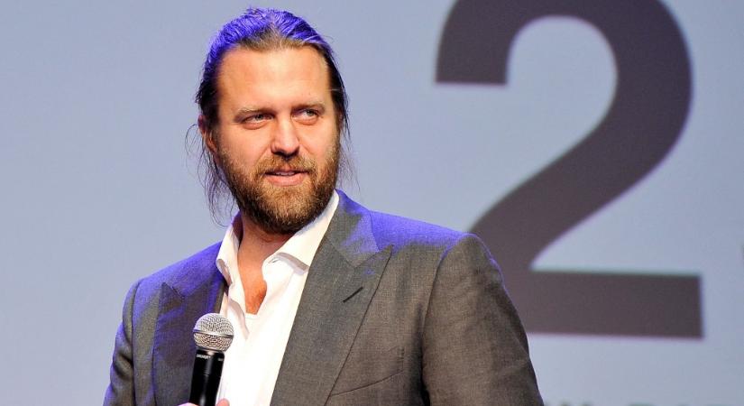 Kért 11 millió dollárt a Netflixtől egy sorozatra, vett belőle inkább pár luxusautót meg két matracot