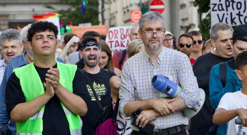 Hadházy Ákos ellen pert indíthat a 4iG