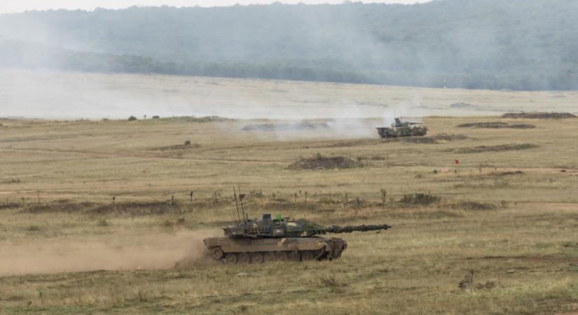 Szalay-Bobrovniczky Kristóf: Teljessé vált a magyar harckocsiflotta