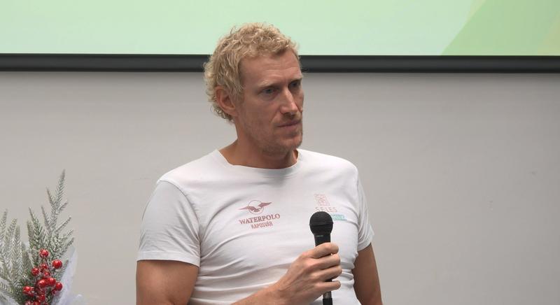 Példakép a pódiumon