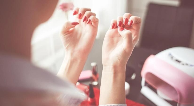 Mennyire biztonságosak a gél köröm matricák?