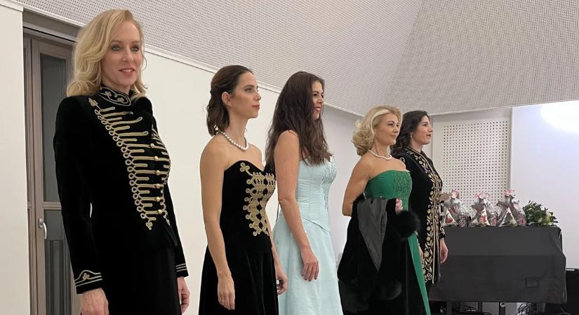 Kifutóra lépett Rogán-Szendrei Cecília: jótékony ügyért vonult fel