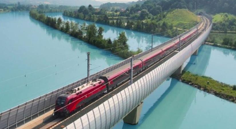 Videó: átadták a 27 évig épült vasútvonalat Ausztriában, amelyen egy 33 kilométeres alagút van