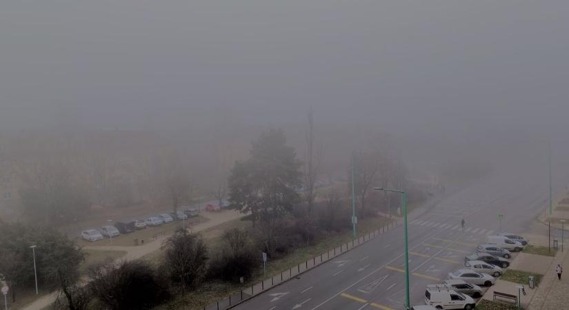 Ismét figyelmeztet a HungaroMet: ma is sűrű köd boríthatja Fejér megyét