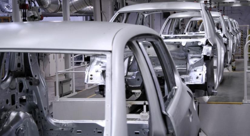 Váratlan húzással csökkentenék az európai autóipar függőségét