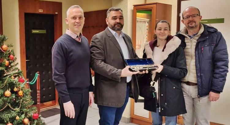 Egymillió forint értékű fuvolát lopott egy téti pár