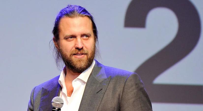 Luxusautókra és nyaralásra költötte a Netflixtől kapott milliókat, akár 90 évet is kaphat a sztárrendező