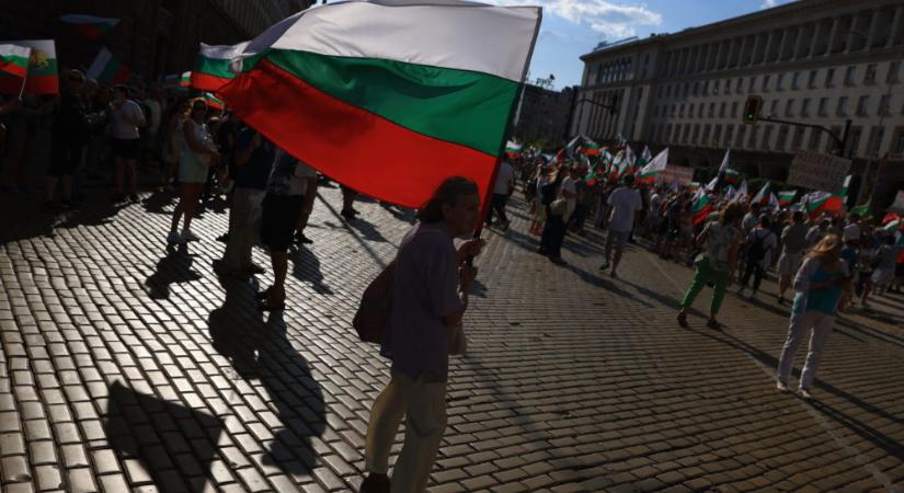 Jóváhagyta a bolgár parlament a kormány lemondását