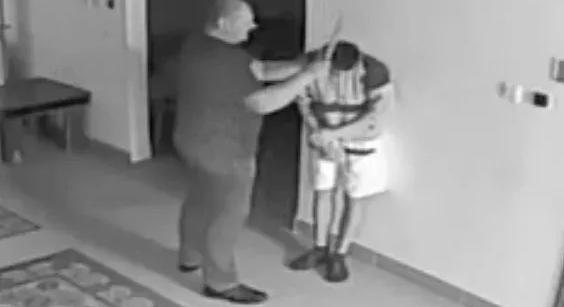 Bottal ütögette egy fiatal fejét a Szőlő utcai javítóintézet munkatársa