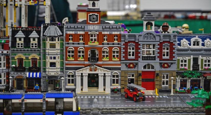 Az ilyen látványosság igazi ritkaság: száz négyzetméternyi építőkocka-város várja az érdeklődőket