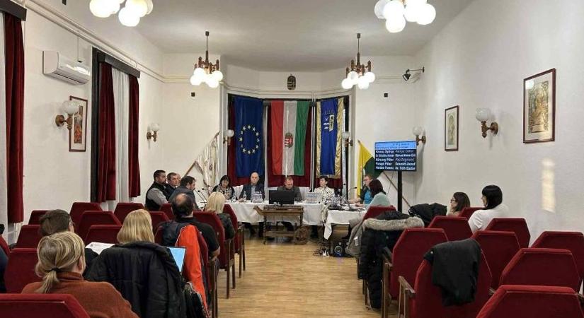 Polgármesteri jutalom Velencén: jótékony célra megy