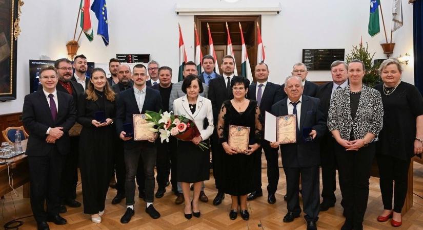Őket díjazták a Heves vármegyei közgyűlésen