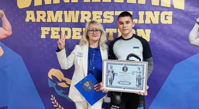 A világ legerősebb gyermeke: 12 éves kárpátaljai fiú világcsúcsot döntött