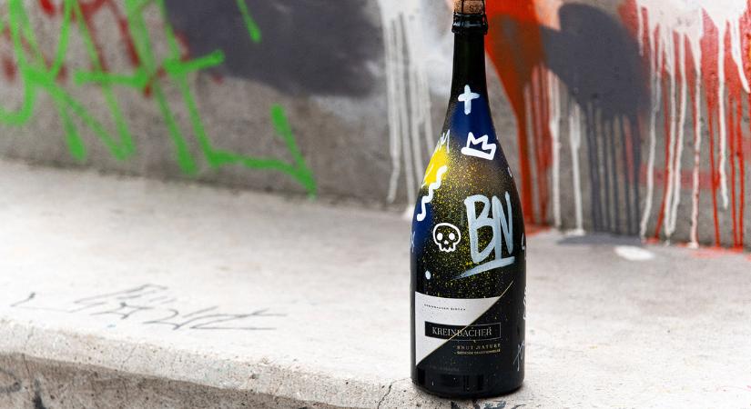 Barlangrajzos és reneszánsz rézkarcos pezsgővel rukkolt elő a magyar pincészet