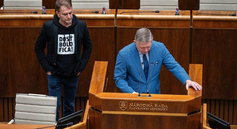 Kocsmai stílus a parlamentben, repült a vizespalack is