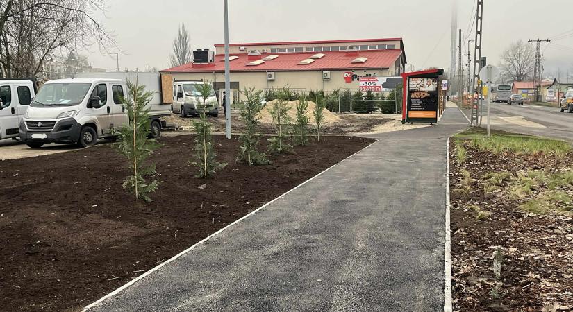 A dorogi Pepco előtt is megújult a járdaszakasz