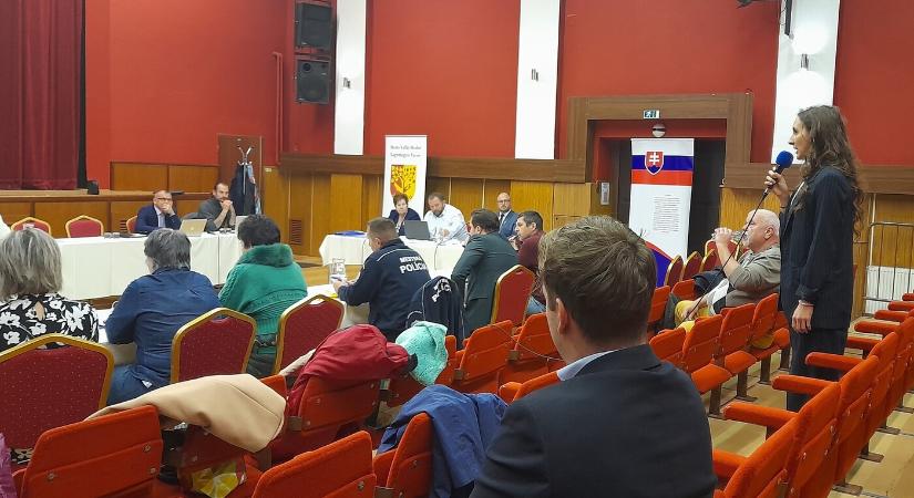 Elszabadultak az indulatok a nagymegyeri közgyűlésen