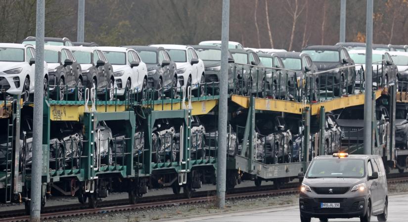 Új intézkedéssel segít az autóiparnak az EU