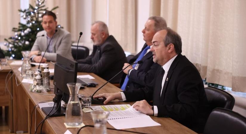 Fontos döntéseket hozott ma a szekszárdi közgyűlés (képgalériával)