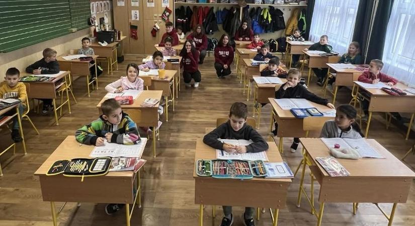 Baranyai támogatás Sárosdra, a diákok egymáson segítettek