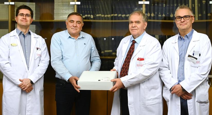 Szívsebészeti műtéteknél alkalmazott speciális feltáró eszközzel bővült a debreceni Klinikai Központ