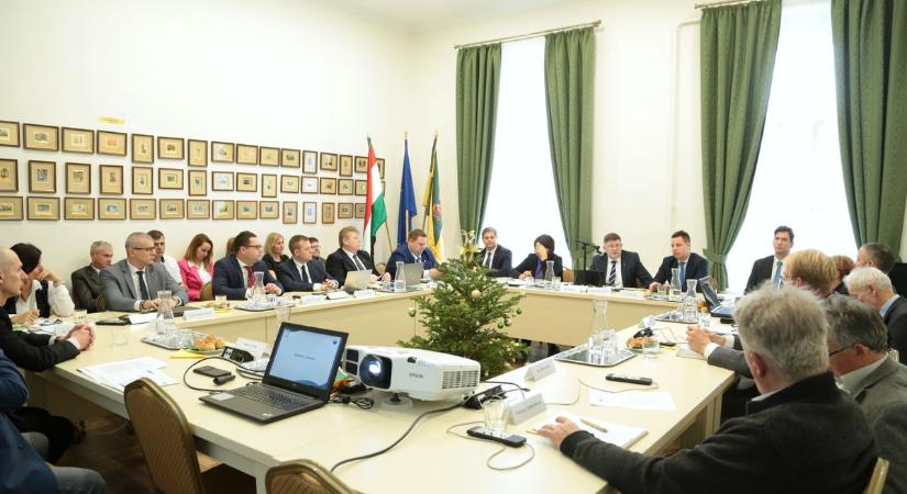 A Mosolygyárral is együttműködik az önkormányzat, így mérsékelnék a hátrányokat