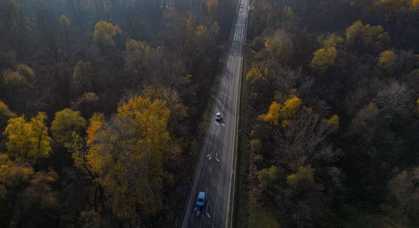 Vigyázat autósok! Egyes szakaszokon már más tempó engedélyezett a 47-esen